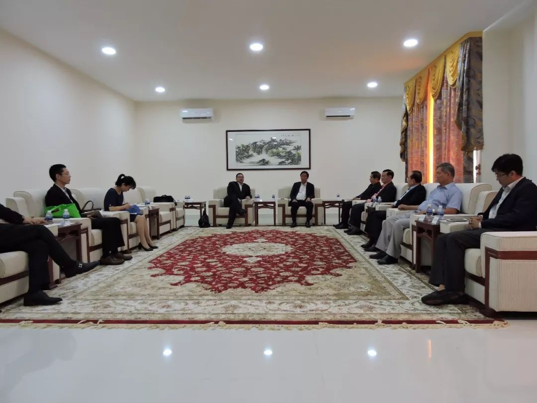 中国侨联经济科技部访问团拜访柬华总会-2.jpg