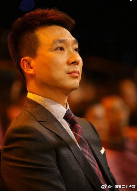 “国脸”直播现挖鼻孔镜头，本人回应：失误就要取得原谅-3.jpg