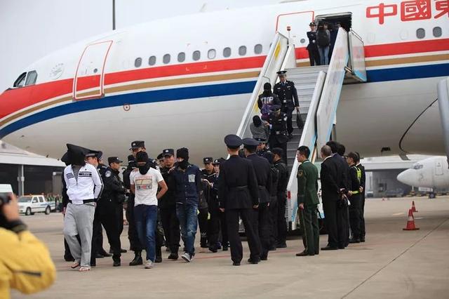 东南亚资深“游客”，带回1000余名诈骗嫌疑人-2.jpg