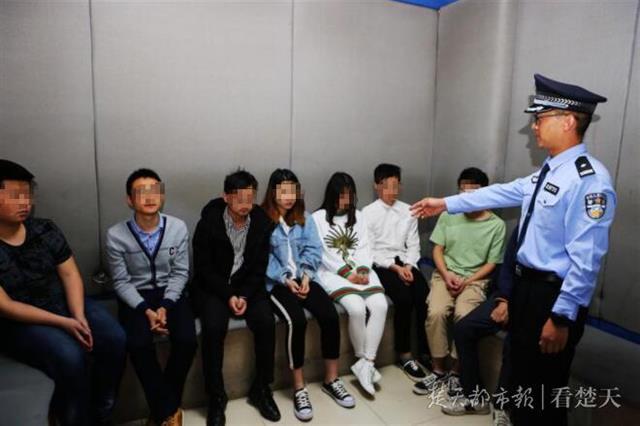 12人荐股诈骗团伙被捣毁，成员多为研究生和本科生-4.jpg