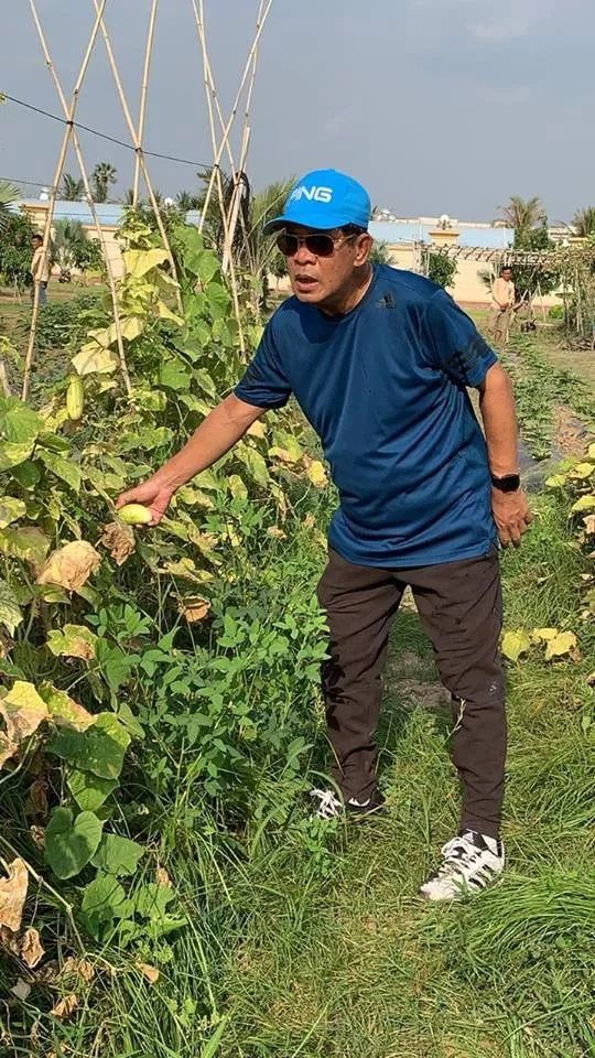 洪森竟徒手劈西瓜？看完又被撒了一把狗粮...（视频）-11.jpg