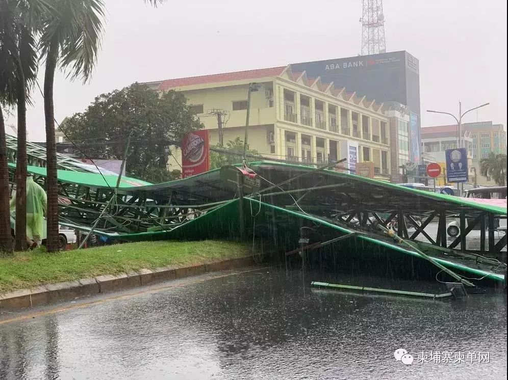 暴风雨肆虐柬埔寨，一工厂顶棚被掀翻！-10.jpg
