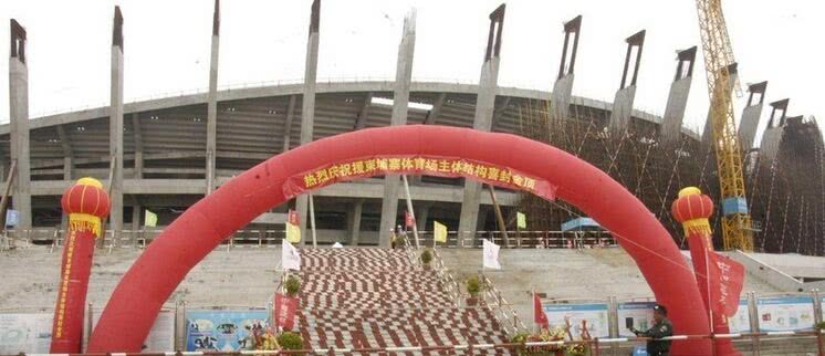 中国援建柬埔寨国家新体育场主体结构封顶-1.jpg