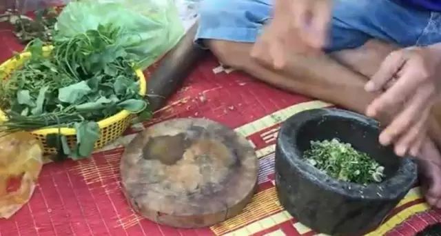 柬埔寨美味——蜥蜴野菜汤，你敢尝一口吗？-5.jpg