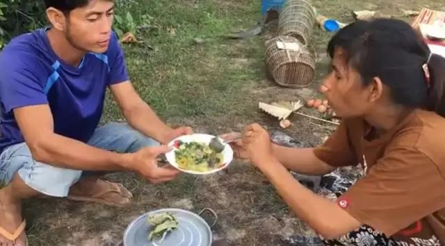 柬埔寨美味——蜥蜴野菜汤，你敢尝一口吗？-14.jpg