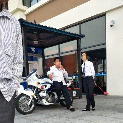 殴打送站老人致死 海南高铁检票员被批捕-1.jpg