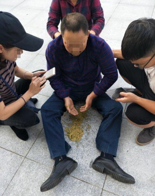 殴打送站老人致死 海南高铁检票员被批捕-4.jpg