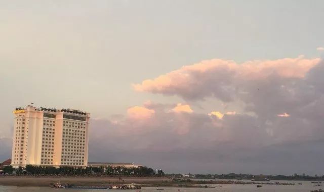 雨季正式来临！“变天一瞬间”-1.jpg