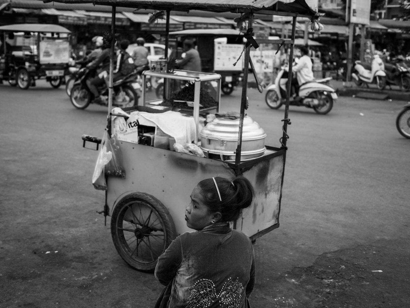 在柬埔寨——1美元的各种用处-1.jpg