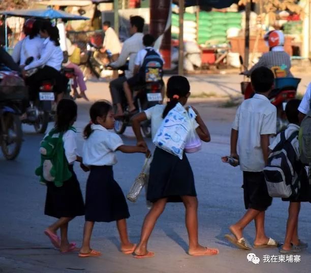 来柬埔寨记得带上一双拖鞋，是一种本土文化叫拖鞋文化-6.jpg