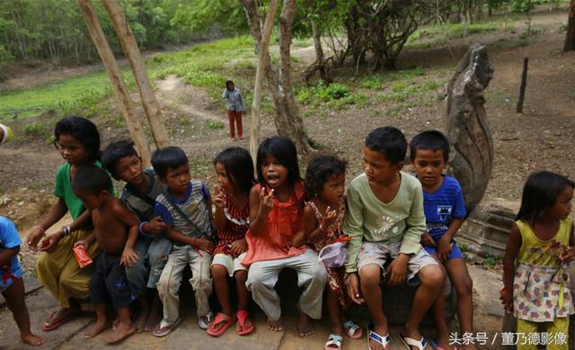 柬埔寨的孩子 稚嫩笑容里有好多无奈-2.jpg