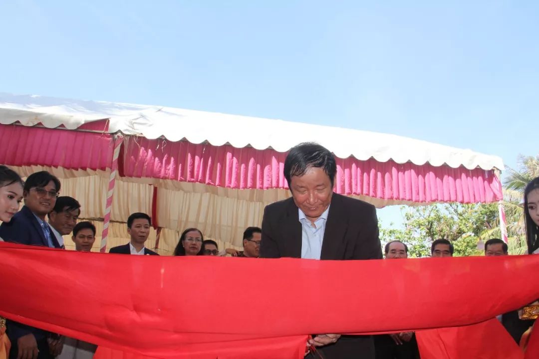 翁湖市民众学校隆重举行新教学楼及宿舍楼落成典礼-2.jpg