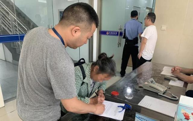 分手后要不回电动车，56岁大伯拔光前女友种的菜-5.jpg