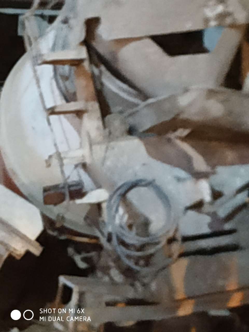 差一秒就被搅拌车撞到小命就没了，大家开车注意安全！！-2.jpg
