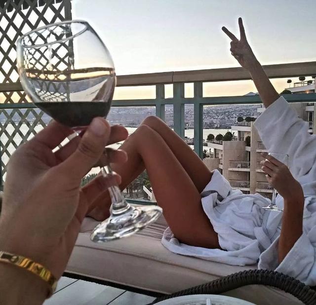 男子假冒王子30年，诈骗5千万！最后因一份火腿露出马脚-1.jpg