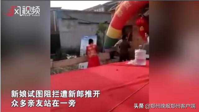 儿子婚礼现场暴打父亲-2.jpg