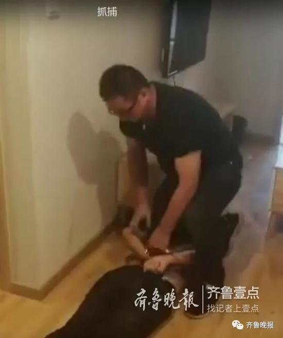 女子同老乡导演最笨“仙人跳”，“假报警”喊来真警察-5.jpg