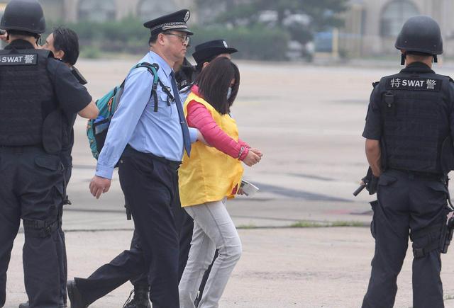 我国首次从欧洲大规模押回电信诈骗犯罪嫌疑人-2.jpg