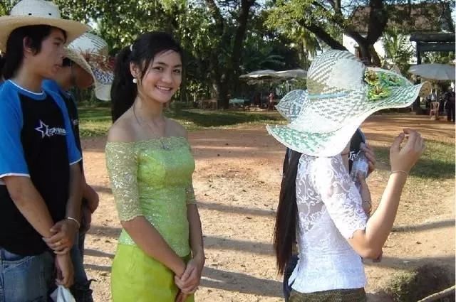 嫁到中国1年的柬埔寨姑娘，回来后亲人不敢认了！-3.jpg