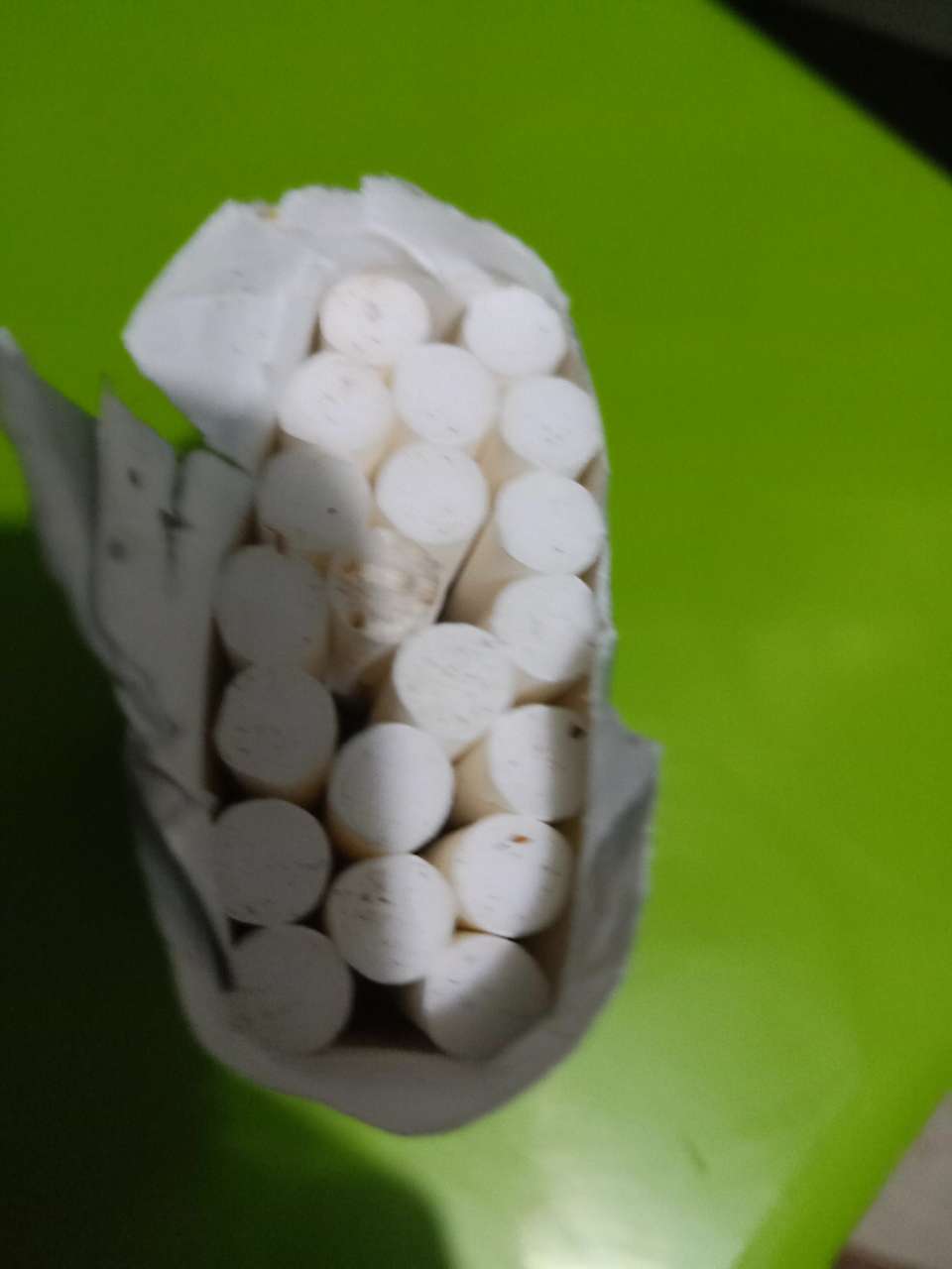 用买一送一来骗农民工，我很鄙视这个卖假烟的中国人！-4.jpg