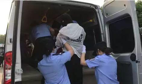 楼上坠下1人，引出特大犯罪团伙！郑州千名警力出动-7.jpg