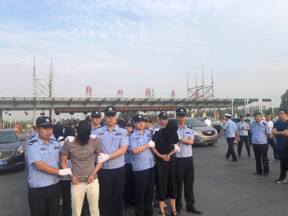 楼上坠下1人，引出特大犯罪团伙！郑州千名警力出动-9.jpg