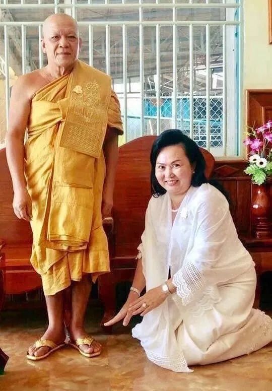 柬埔寨高僧与性感美女有染！亲密照片曝光遭网友狠批！-6.jpg