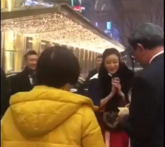 迈巴赫撞劳斯莱斯，车主互递名片当场和解！5个月后，突-2.jpg