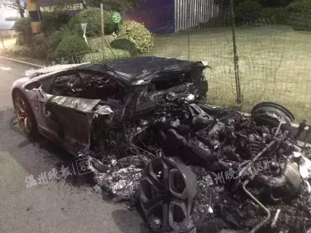 高速上熊熊大火，700万兰博基尼秒变废铁！男子：车是借的-3.jpg