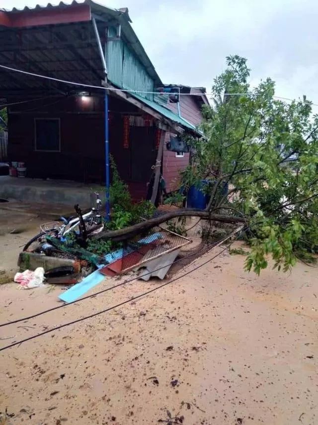 突发狂风暴雨！柬埔寨沿海省份被摧残-5.jpg
