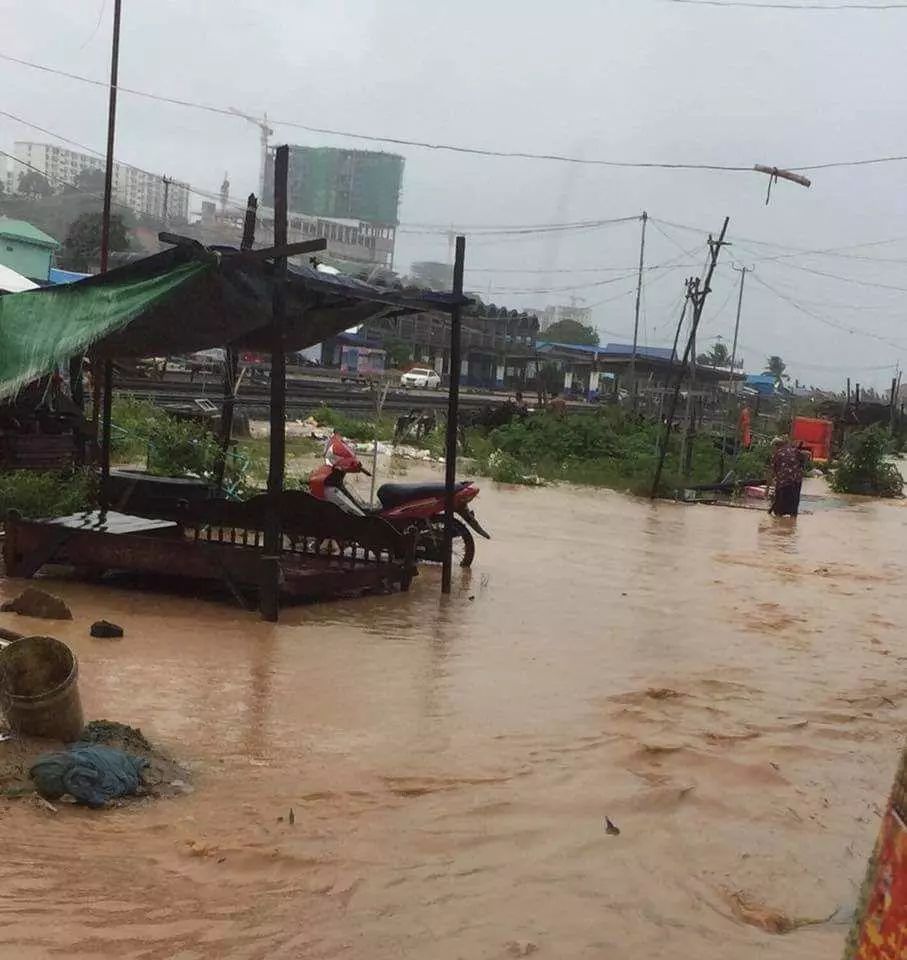 突发狂风暴雨！柬埔寨沿海省份被摧残-7.jpg