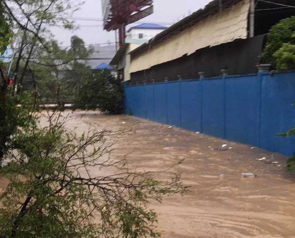 突发狂风暴雨！柬埔寨沿海省份被摧残-9.jpg