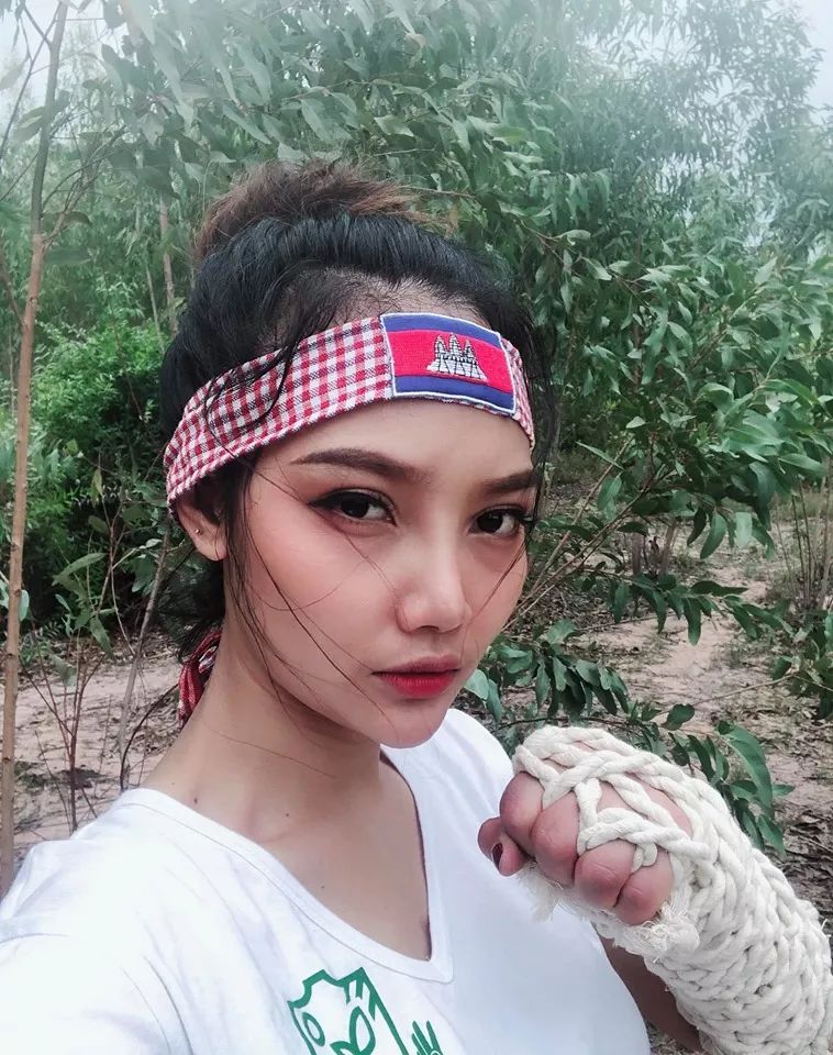 柬女星“假死”照片在网上疯传，真相曝光引众怒！-3.jpg