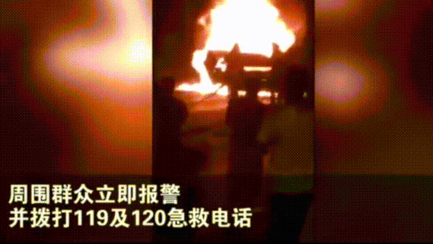 2死4伤！23岁女子醉驾玛莎拉蒂，被撞飞宝马瞬间烧成火球-2.gif