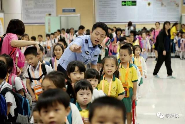 在深圳，有20万孩子凌晨5点去香港上学-17.jpg