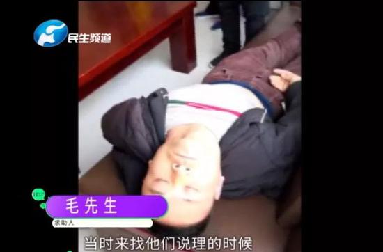 气晕了！中国男子在售楼部晕倒：房子是坑，钱是我借...-4.jpg