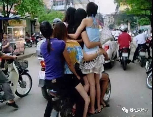柬埔寨人把摩托车发挥到了“人车合一“的极致！-5.jpg