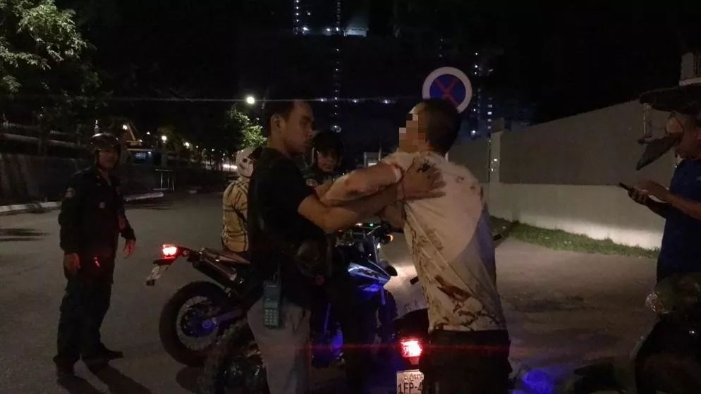 4名男子斗殴被捕，在柬埔寨犯罪给钱就行？-2.jpg