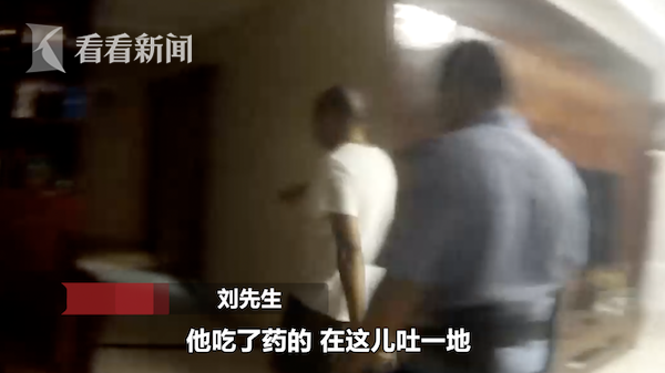27岁小伙赌博输光父母百万家产 竟还以死相逼：“再给5万去翻本”｜看看新闻Knews-1.png
