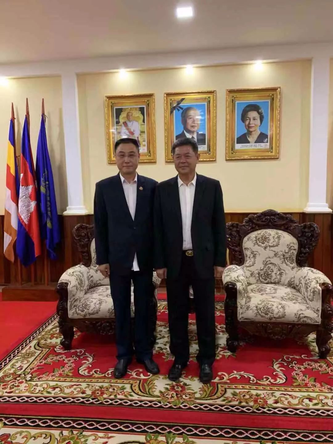 西港新省长接见柬华总会代表团，双方同意共同培训柬中双语人才-2.jpg