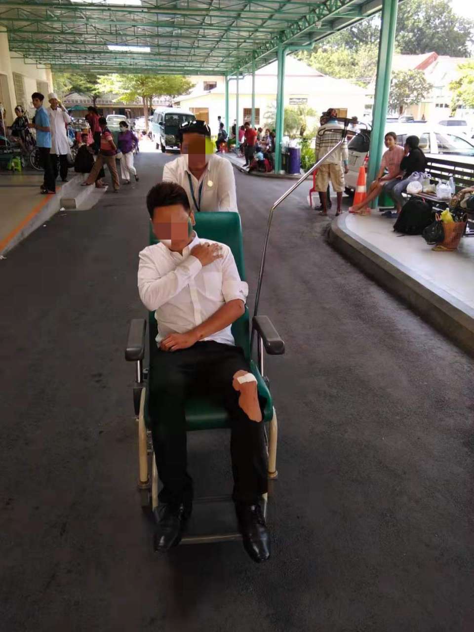 悲催啊！遇飞车党抢劫，从嘟嘟车摔下，左肩肌肉撕裂伤-2.jpg