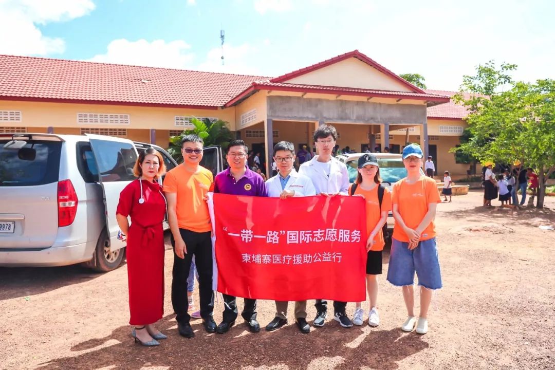 为了听取孩子们的"心音"，平安集团志愿者飘洋过海来到柬埔寨-2.jpg