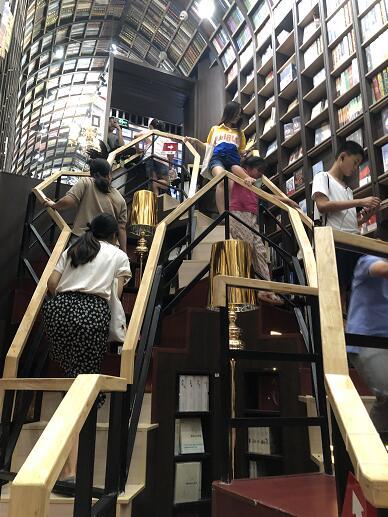 网红书店这样设计，美了，但安全吗？-2.jpg