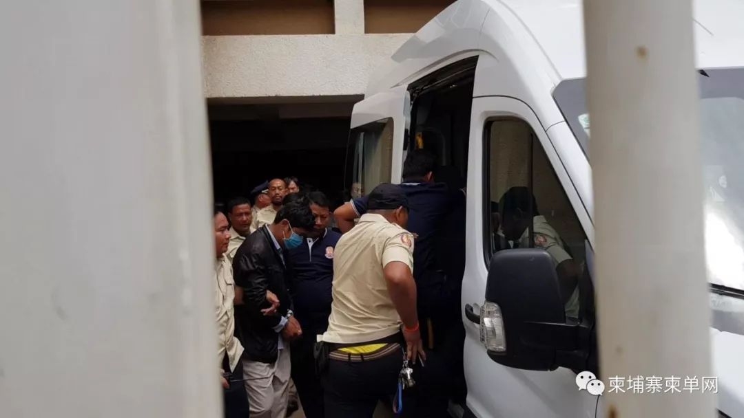 3名柬警官行贿4万美元，企图私自释放18名电信诈骗嫌犯被捕！-1.jpg