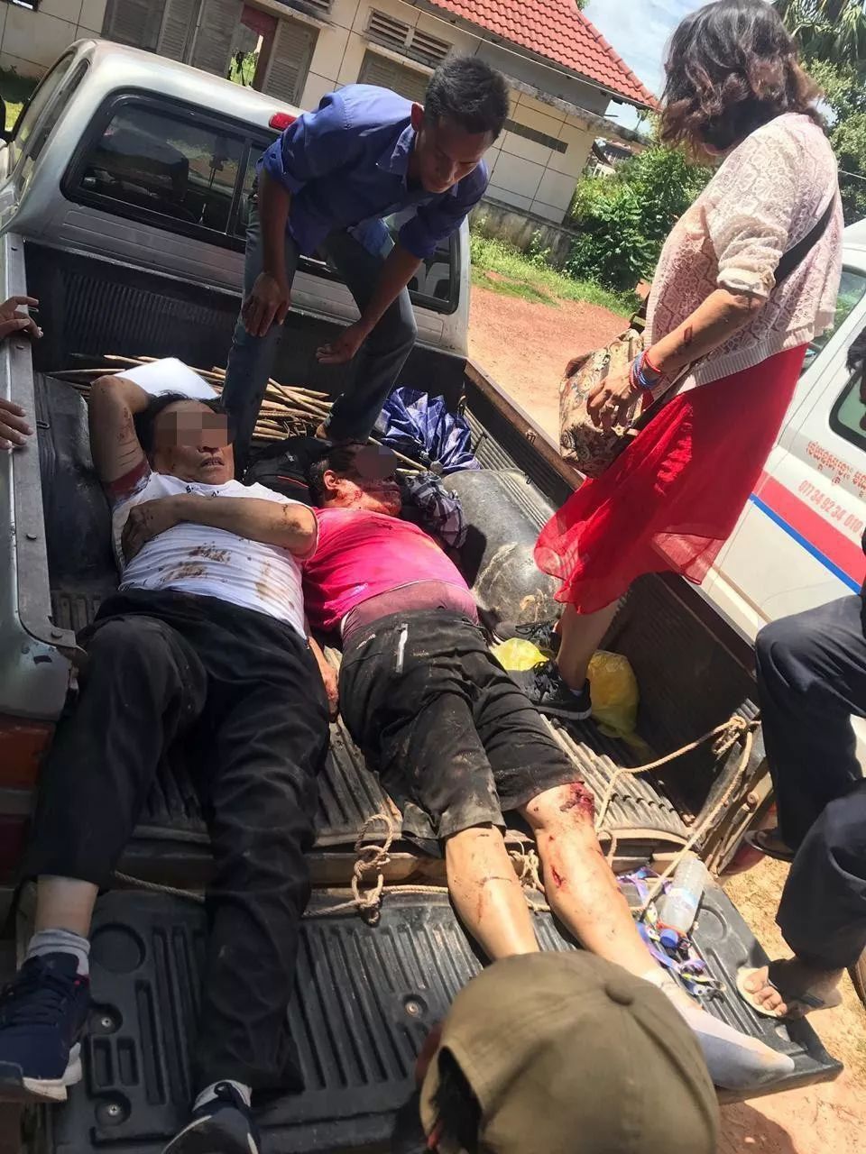 暹粒突发车祸13名中国游客死伤，司机逃逸，系自发网上约车出行！-2.jpg
