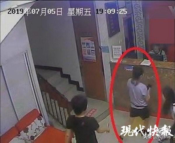女子抱走路边一只猫，结果被刑拘-2.jpg