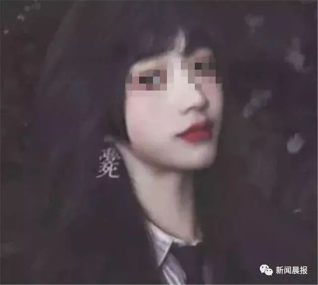 女网红直播中翻车，萝莉变大妈-2.jpg