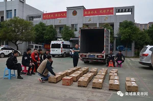 梦想月入百万！90后嫌犯跨国贩卖上万套银行卡被捕-3.jpg