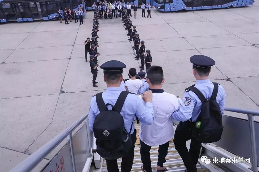 梦想月入百万！90后嫌犯跨国贩卖上万套银行卡被捕-7.jpg