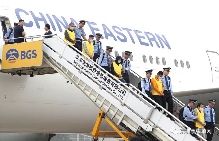 梦想月入百万！90后嫌犯跨国贩卖上万套银行卡被捕-6.jpg